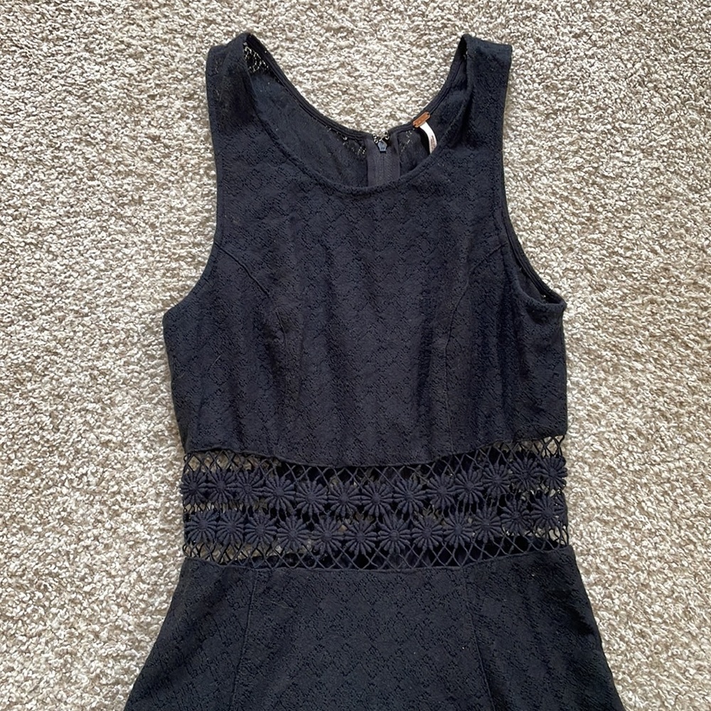 📦 🚚 EVERYTHING MUST GO! Free People Black Daisy Cutout Dress | 2 - Picture 3 of 6